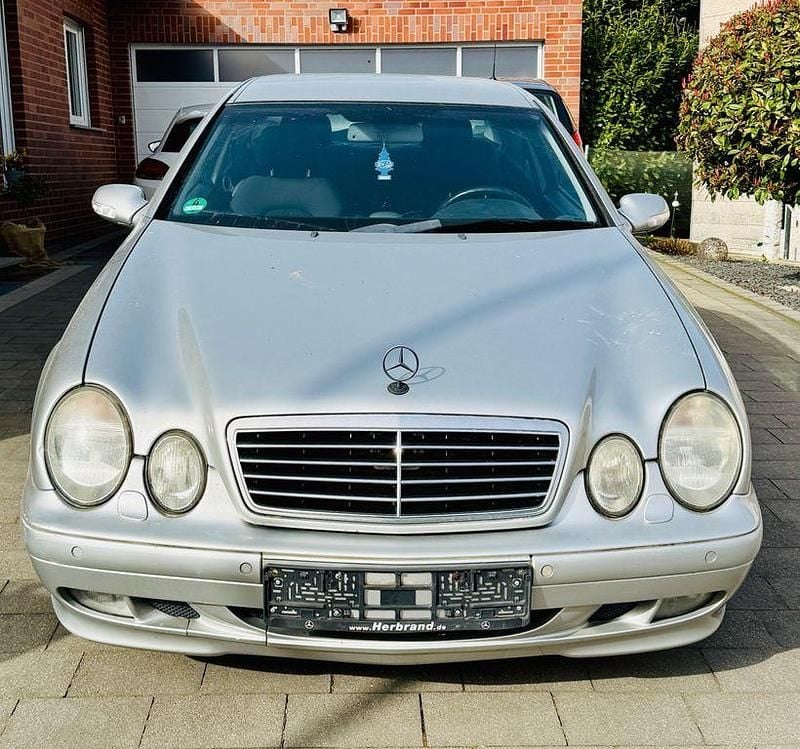 Gebraucht Mercedes CLK320 Elegance 218 PS (160 kW) 2000 Silber Coupé