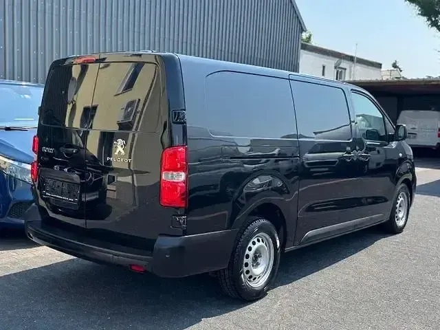 Gebraucht Peugeot Expert 150 PS (110 kW) 2022 Noir perla nera Van