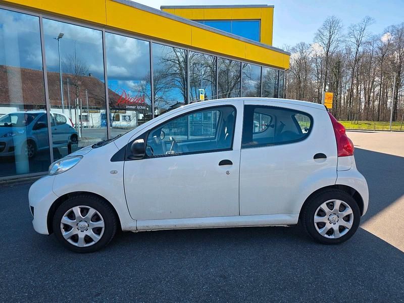 Gebraucht Peugeot 107 68 PS (50 kW) 2010 Weiß Kleinwagen