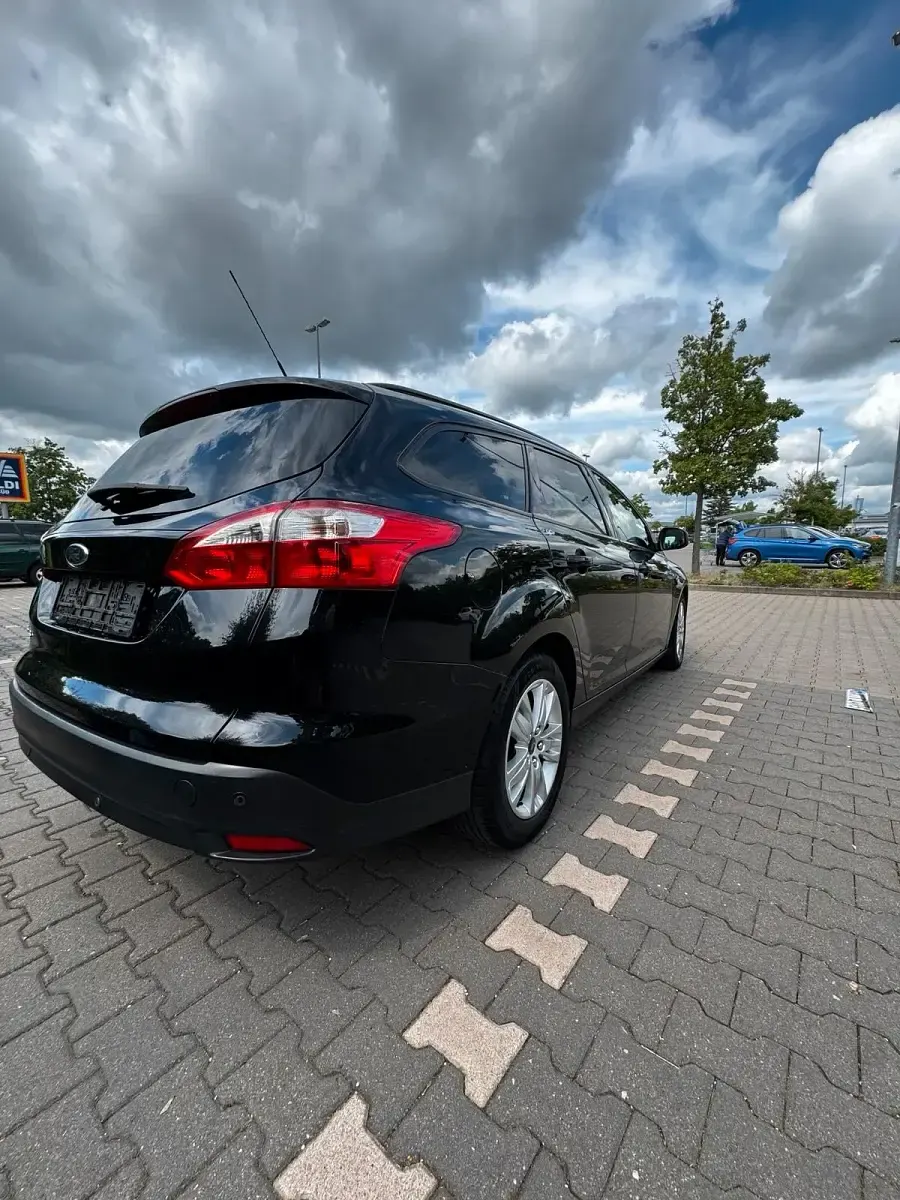 Gebraucht Ford Focus 115 PS (84 kW) 2011 Schwarz Kombi