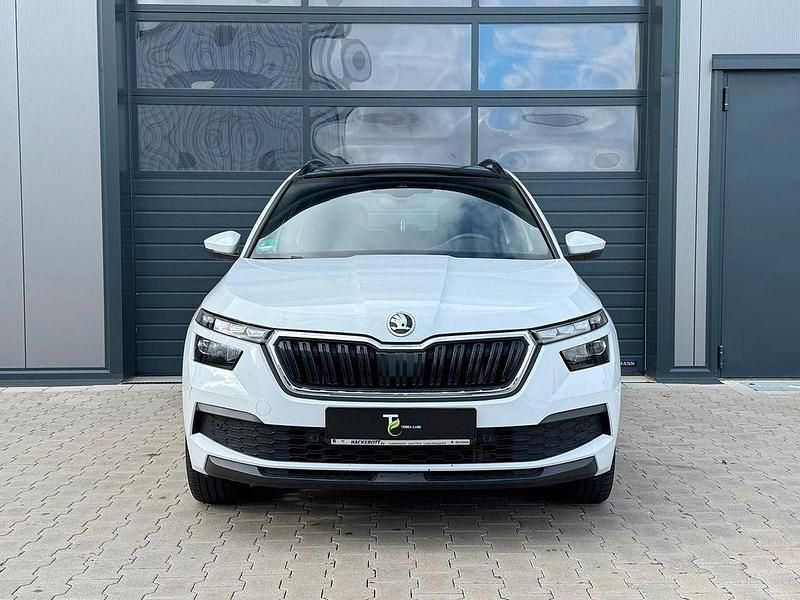 Weiß Gebraucht 2021 Skoda Kamiq Style SUV | 24.999 € (Etwas zu teuer) - Bild 1/4