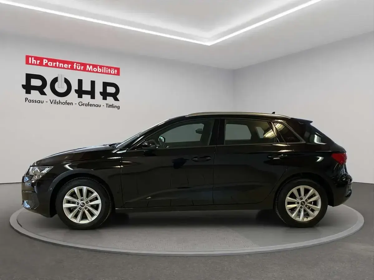 Gebraucht Audi A3 Sport 150 PS (110 kW) 2024 Mythosschwarz metallic Limousine