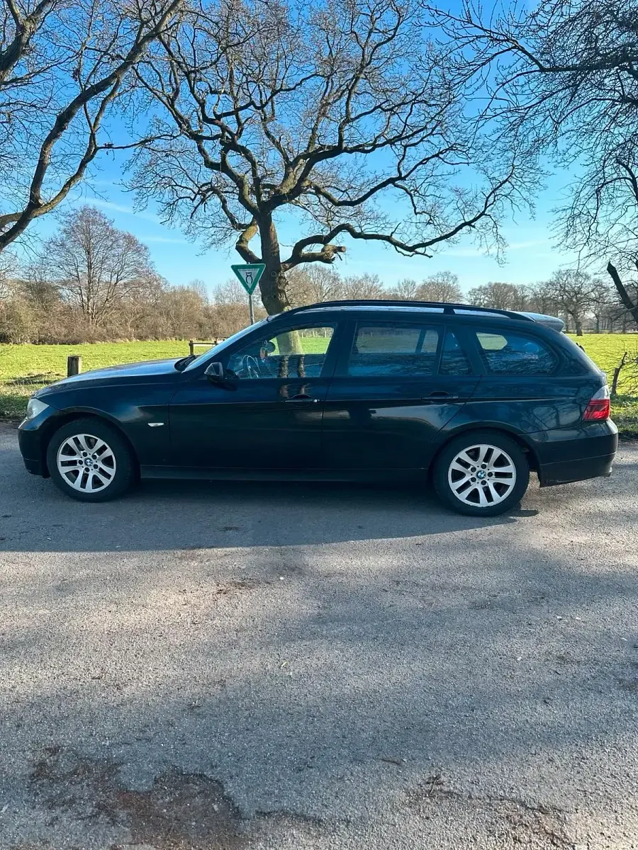 Gebraucht BMW 320 150 PS (110 kW) 2008 Schwarz Limousine