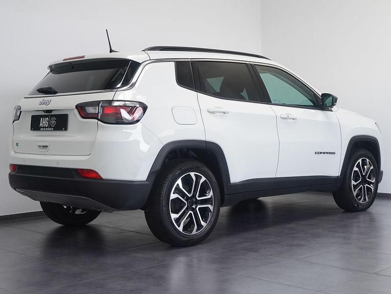 Gebraucht Jeep Compass 131 PS (96 kW) 2024 Weiß SUV