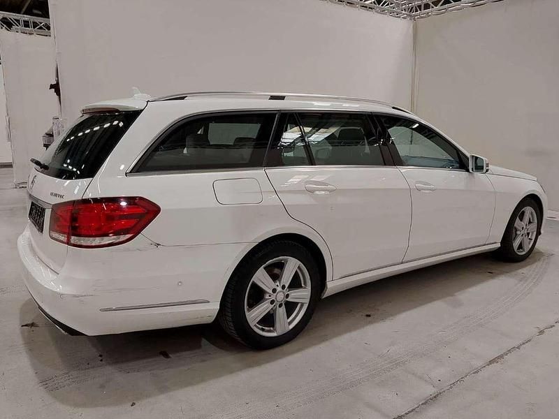 Gebraucht Mercedes E350 252 PS (185 kW) 2014 Polarweiss  unilack Kombi