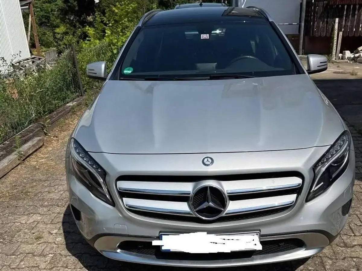 Gebraucht Mercedes GLA200 Urban 156 PS (114 kW) 2015 Silber SUV