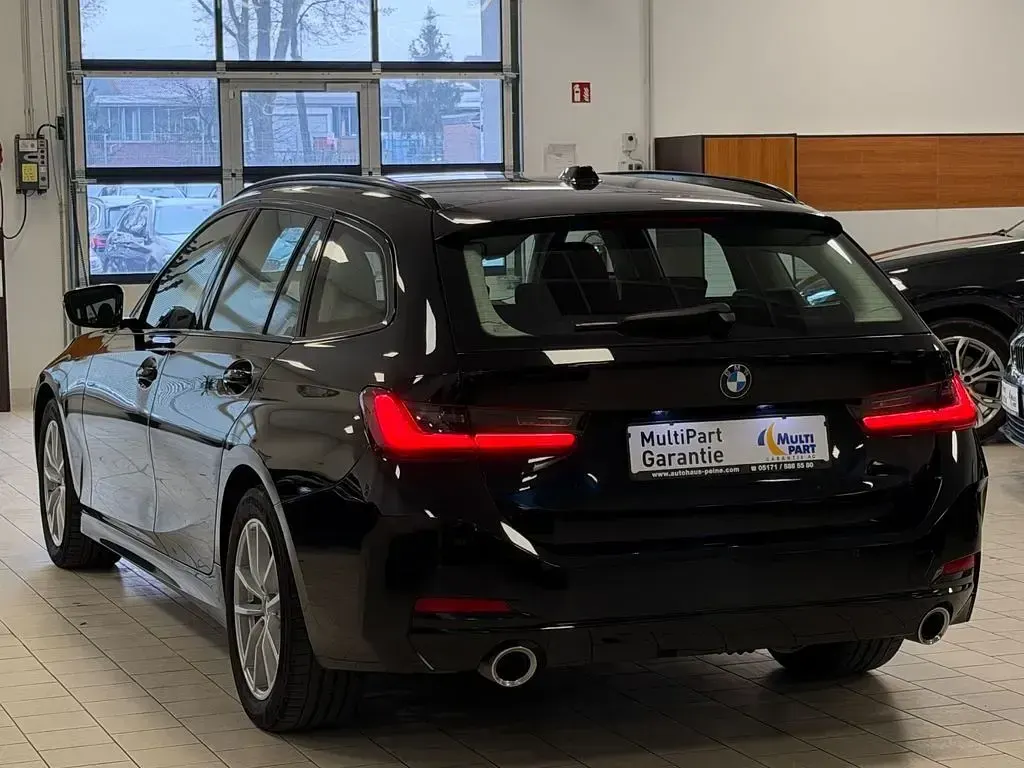 Gebraucht BMW 320 Performance 190 PS (139 kW) 2022 Schwarz Limousine