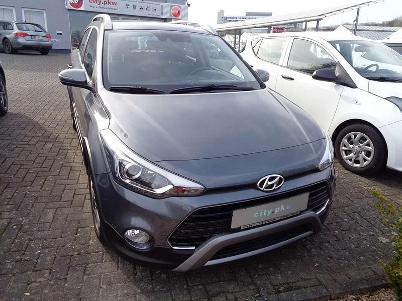 Star dust / met Gebraucht 2020 Hyundai i20 Active Kleinwagen | 13.799 € (Etwas zu teuer) - Bild 1/4