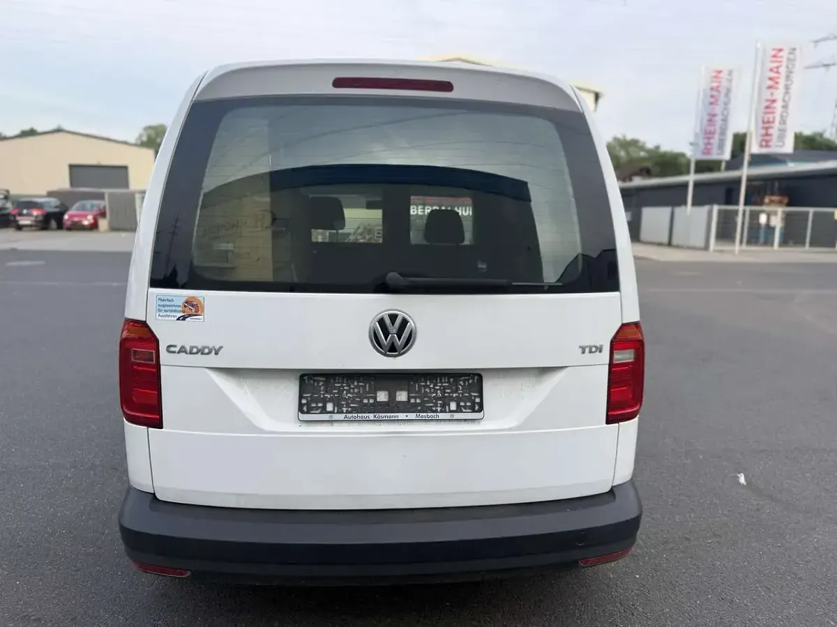 Używany VW Caddy 102 KM (75 kW) 2016 Biały Minivan
