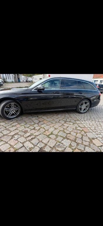 Gebraucht Mercedes E220 AMG line 194 PS (142 kW) 2019 Schwarz SUV