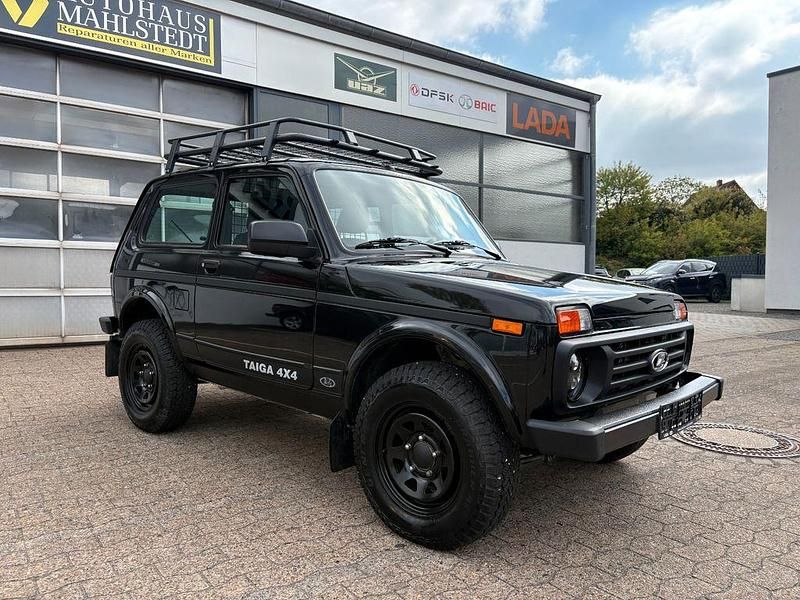 Gebraucht Lada niva 83 PS (61 kW) 2021 Schwarz SUV
