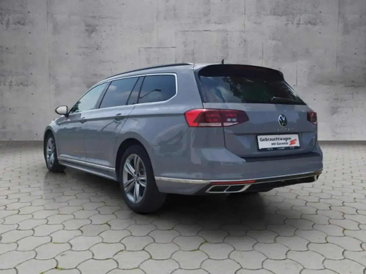 Gebraucht VW Passat Business 200 PS (147 kW) 2022 Mondsteingrau Kombi