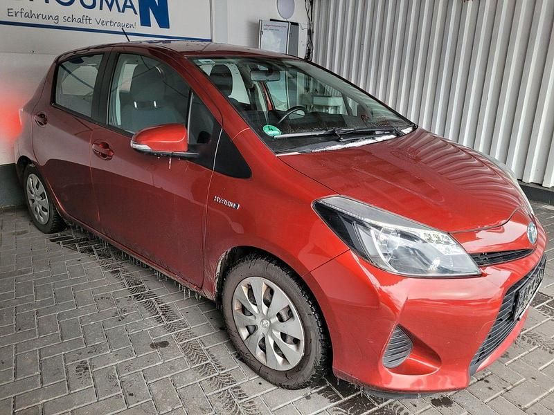 Gebraucht Toyota Yaris Hybrid Life 75 PS (55 kW) 2012 Rot Kleinwagen