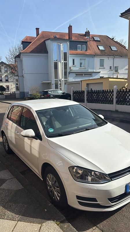 Gebraucht VW Golf VII 110 PS (80 kW) 2015 Weiß Kleinwagen