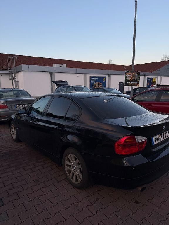 Gebraucht BMW 318 143 PS (105 kW) 2007 Schwarz Limousine