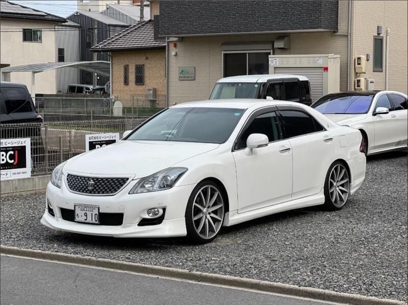 Weiß Gebraucht 2009 Toyota Crown Limousine | 14.990 € - Bild 1/4