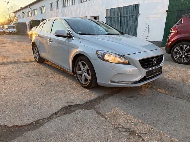 Gebraucht Volvo V40 Momentum 114 PS (83 kW) 2013 Blau Limousine