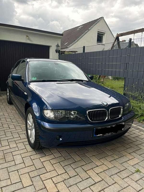Blau Gebraucht 2003 BMW 318 Lifestyle Limousine | 6.090 € - Bild 1/4