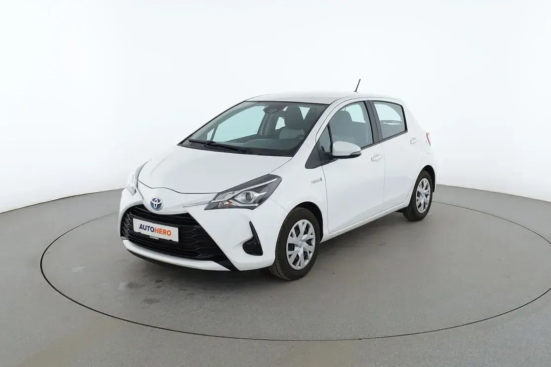 Używany Toyota Yaris Hybrid Business Edition 2020 Sedan/Limuzyna