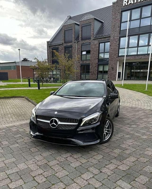 Schwarz Gebraucht 2016 Mercedes A180 Sport Kleinwagen | 18.950 € (Teuer) - Bild 1/4