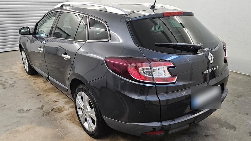 Gebraucht Renault Mégane GrandTour Dynamique 131 PS (96 kW) 2011 Grau Kombi