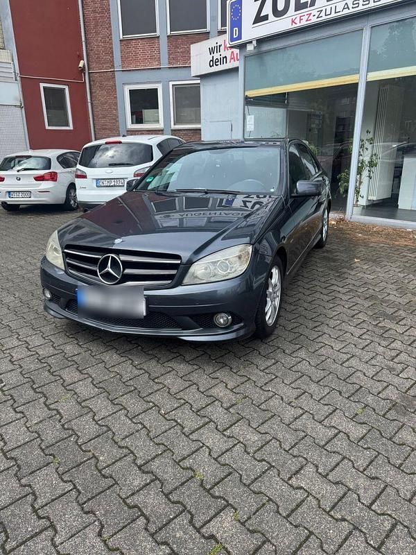 Grau Gebraucht 2009 Mercedes 220 Limousine | 6.000 € - Bild 1/4