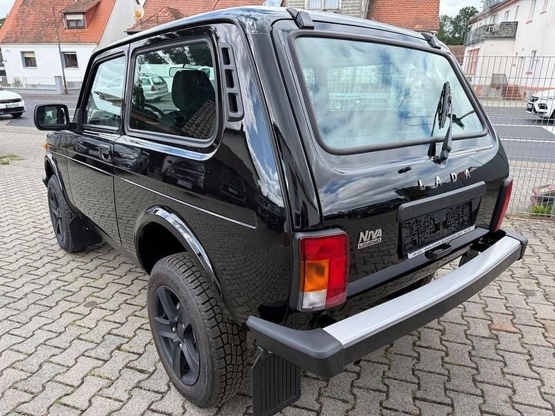 Neu Lada niva 83 PS (61 kW) 2025 Schwarz SUV
