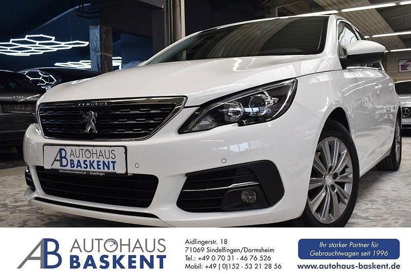 Weiß Gebraucht 2021 Peugeot 308 Allure Limousine | 13.450 € (Etwas zu teuer) - Bild 1/4