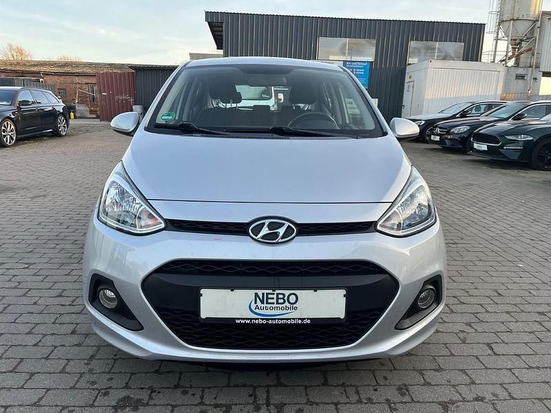 Gebraucht Hyundai i10 Style 87 PS (63 kW) 2016 Silber Kleinwagen