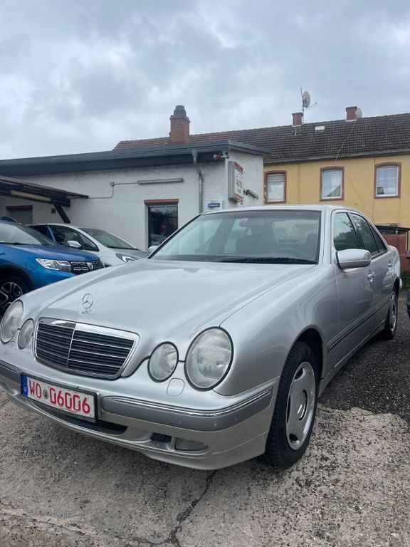 Gebraucht Mercedes E280 Elegance 204 PS (150 kW) 2000 Silber Limousine