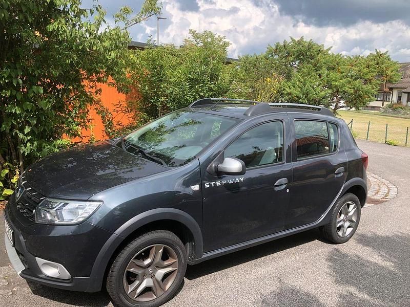 Grau Gebraucht 2018 Dacia Sandero Prestige Kleinwagen | 7.300 € (Fairer Preis) - Bild 1/4