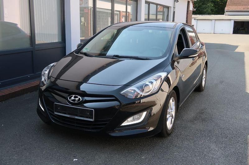 Schwarz Gebraucht 2015 Hyundai i30 Limousine | 7.950 € (Fairer Preis) - Bild 1/4