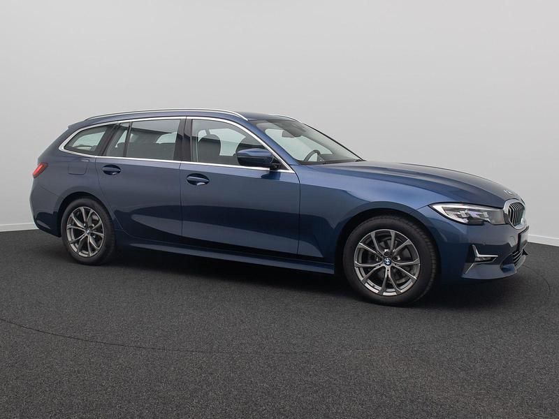 Gebraucht BMW 318 Luxury Line 150 PS (110 kW) 2022 Phytonicblauc1mschwarz Limousine