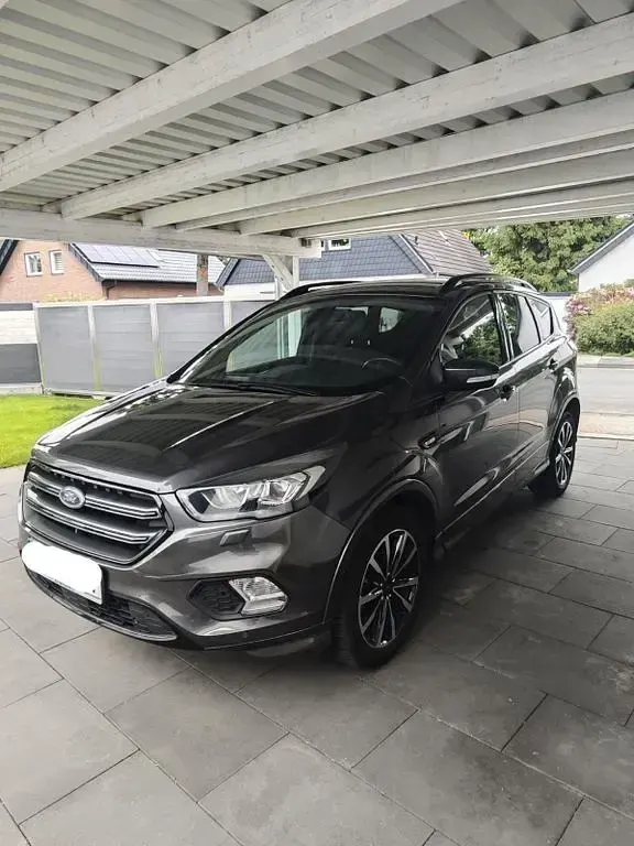 Gebraucht Ford Kuga ST-Line 150 PS (110 kW) 2018 Grau SUV