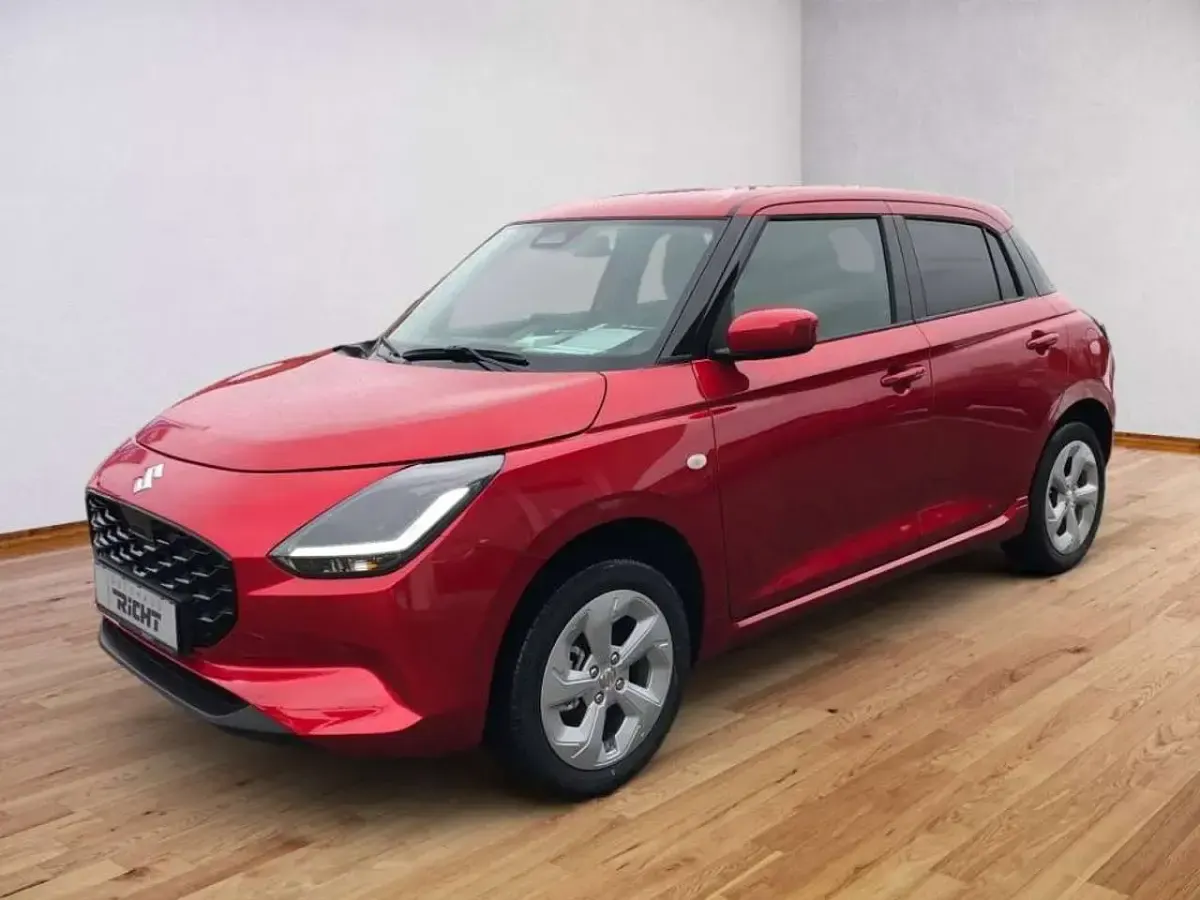 Neu Suzuki Swift Comfort 83 PS (61 kW) 2025 Burning red pearl metallic Kleinwagen