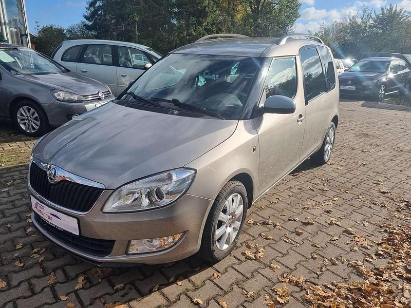 Grau Gebraucht 2013 Skoda Roomster Ambition Van / Kleinbus | 5.680 € (Fairer Preis) - Bild 1/4