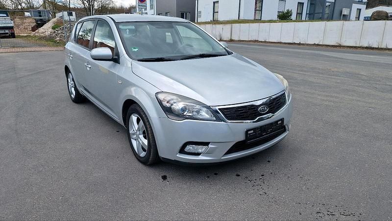 Gebraucht Kia Ceed 116 PS (85 kW) 2011 Silber Kleinwagen