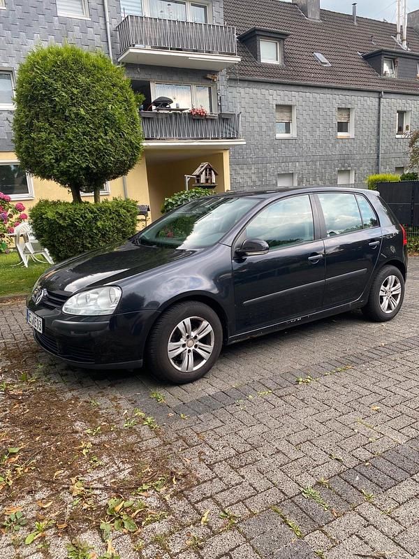 Schwarz Gebraucht 2005 VW Golf V Limousine | 1.500 € (Fairer Preis) - Bild 1/4