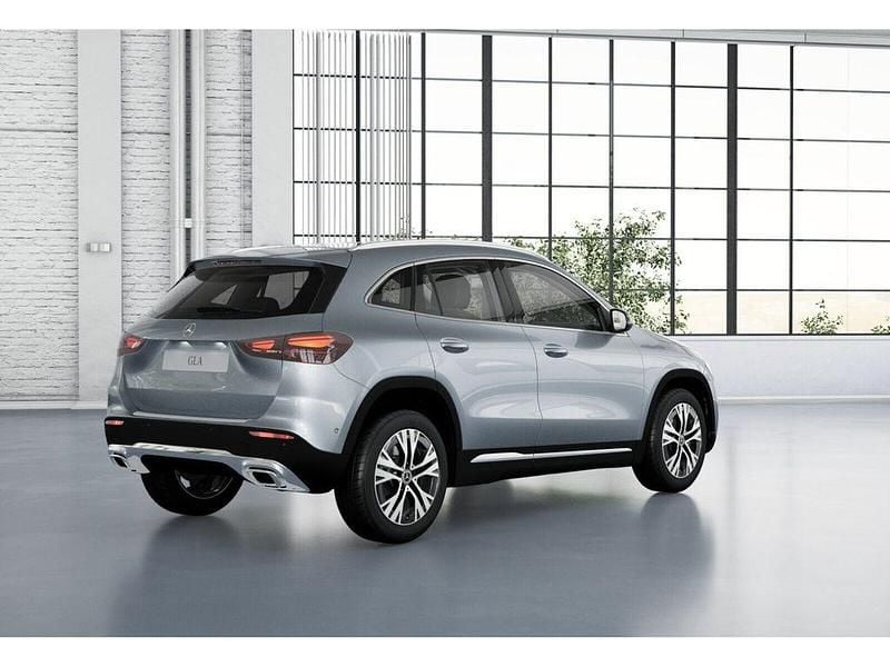 Gebraucht Mercedes GLA180 Progressive 136 PS (100 kW) 2024 Silber SUV
