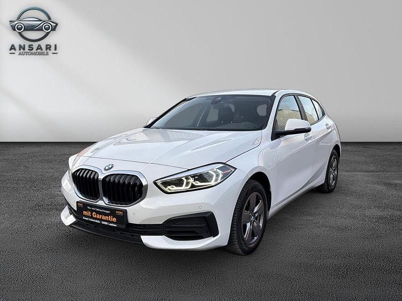 Alpinweiss iii Gebraucht 2024 BMW 118 Advantage Kleinwagen | 19.990 € (Superpreis) - Bild 1/4