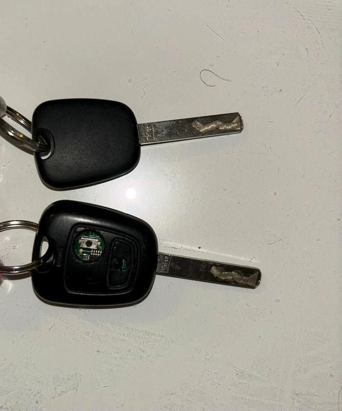 Silber Gebraucht 2012 Toyota Aygo Cool Kleinwagen | 2.850 € (Guter Preis) - Bild 1/4