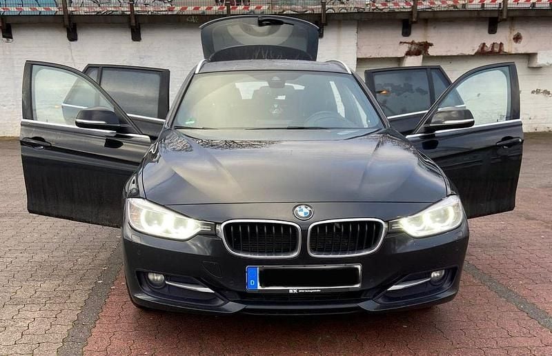Schwarz Gebraucht 2013 BMW 320 Sport Line Kombi | 9.499 € (Fairer Preis) - Bild 1/4