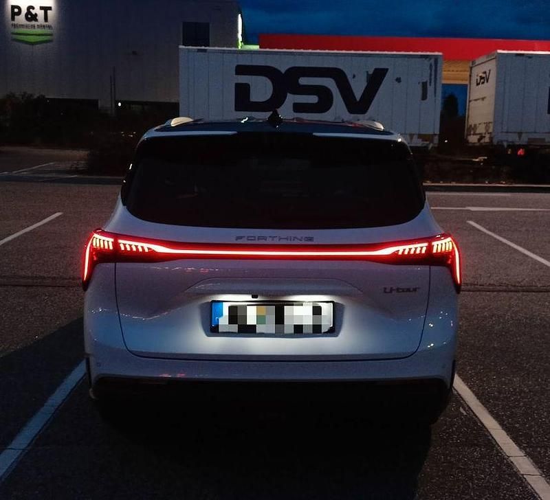 Gebraucht DFSK Forthing 4 177 PS (130 kW) 2024 Weiß Van / Kleinbus