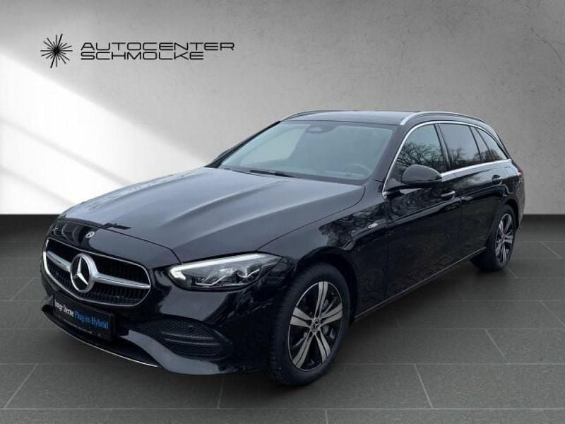 Gebraucht Mercedes C300e 204 PS (150 kW) 2025 Lack obsidianschwarz (metallic) Kombi