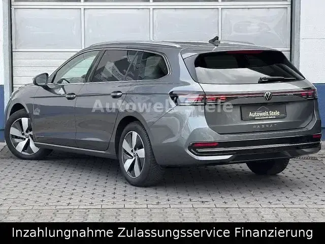 Gebraucht VW Passat Elegance 150 PS (110 kW) 2025 Grau Kombi