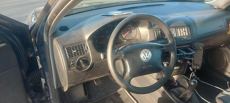 Gebraucht VW Golf IV Comfortline 101 PS (74 kW) 2004 Blau Kombi