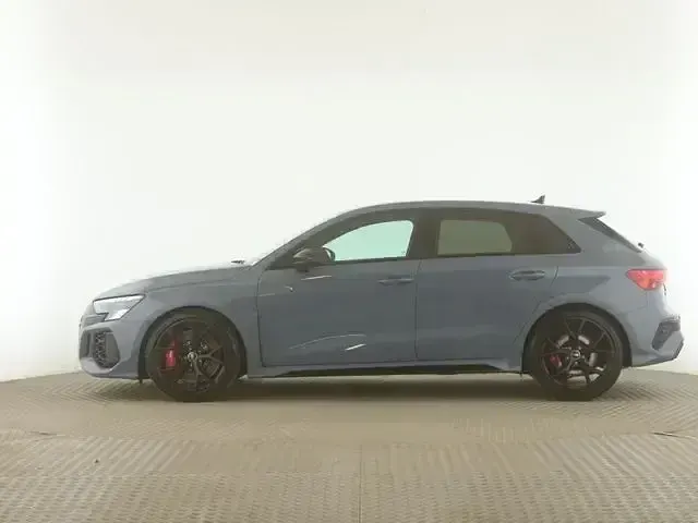 Gebraucht Audi RS3 Sportback Premium 400 PS (294 kW) 2023 Kemoragrau metallic Kleinwagen
