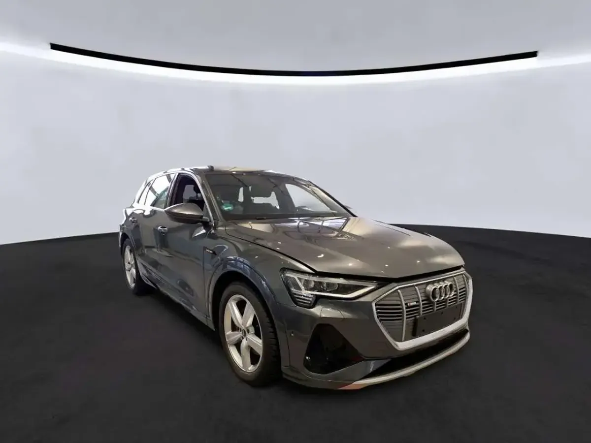 Gebraucht Audi e-tron S-Line 300 kW (408 PS) 2022 Daytonagrau perleffekt SUV