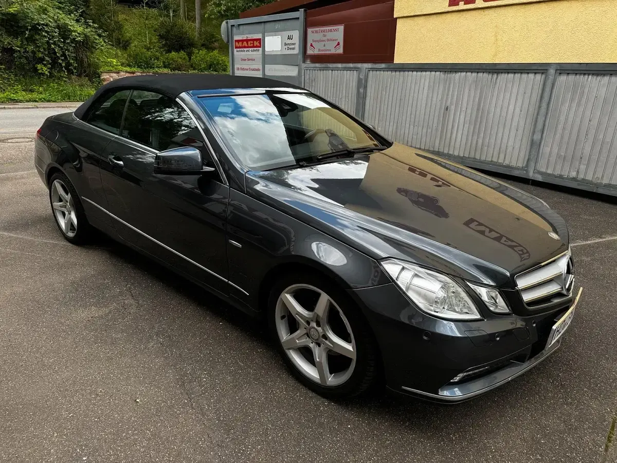 Gebraucht Mercedes E250 204 PS (150 kW) 2010 Blau Cabrio