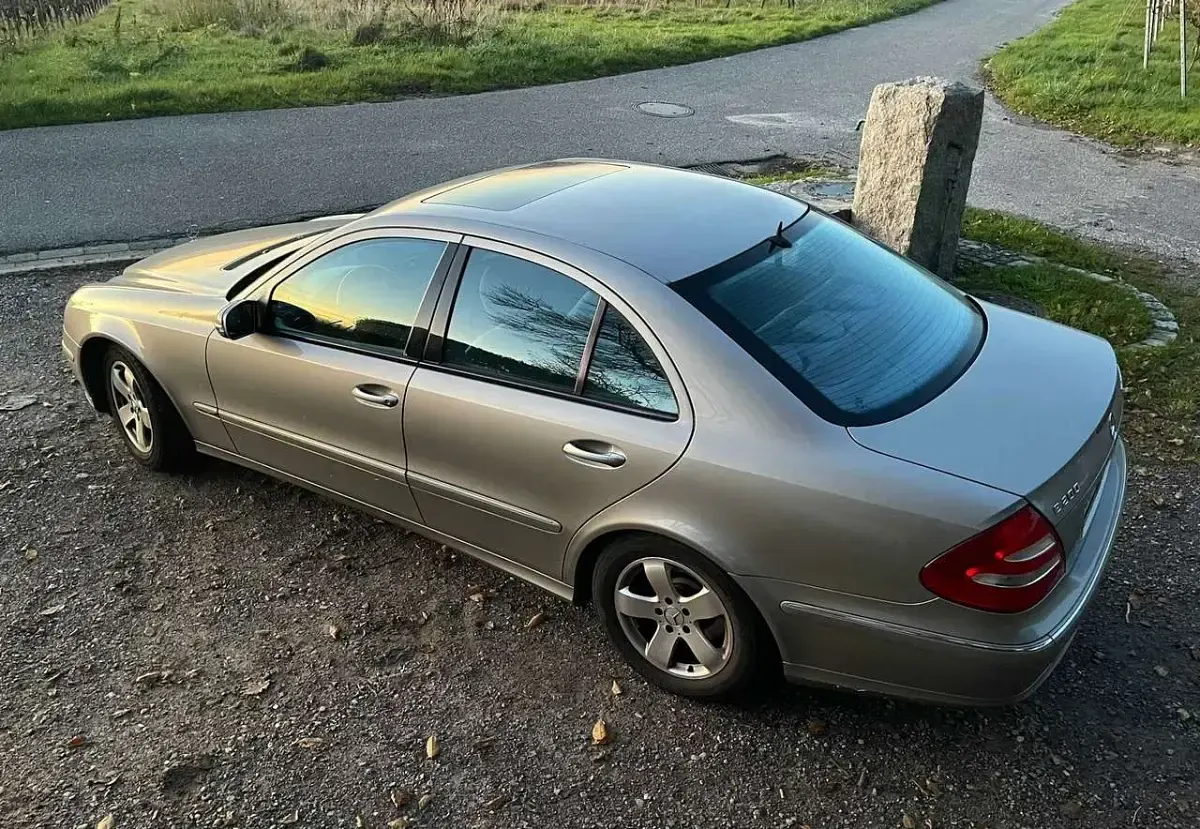 Second-hand Mercedes E200 163 CP (119 kW) 2005 Gri Berlinǎ
